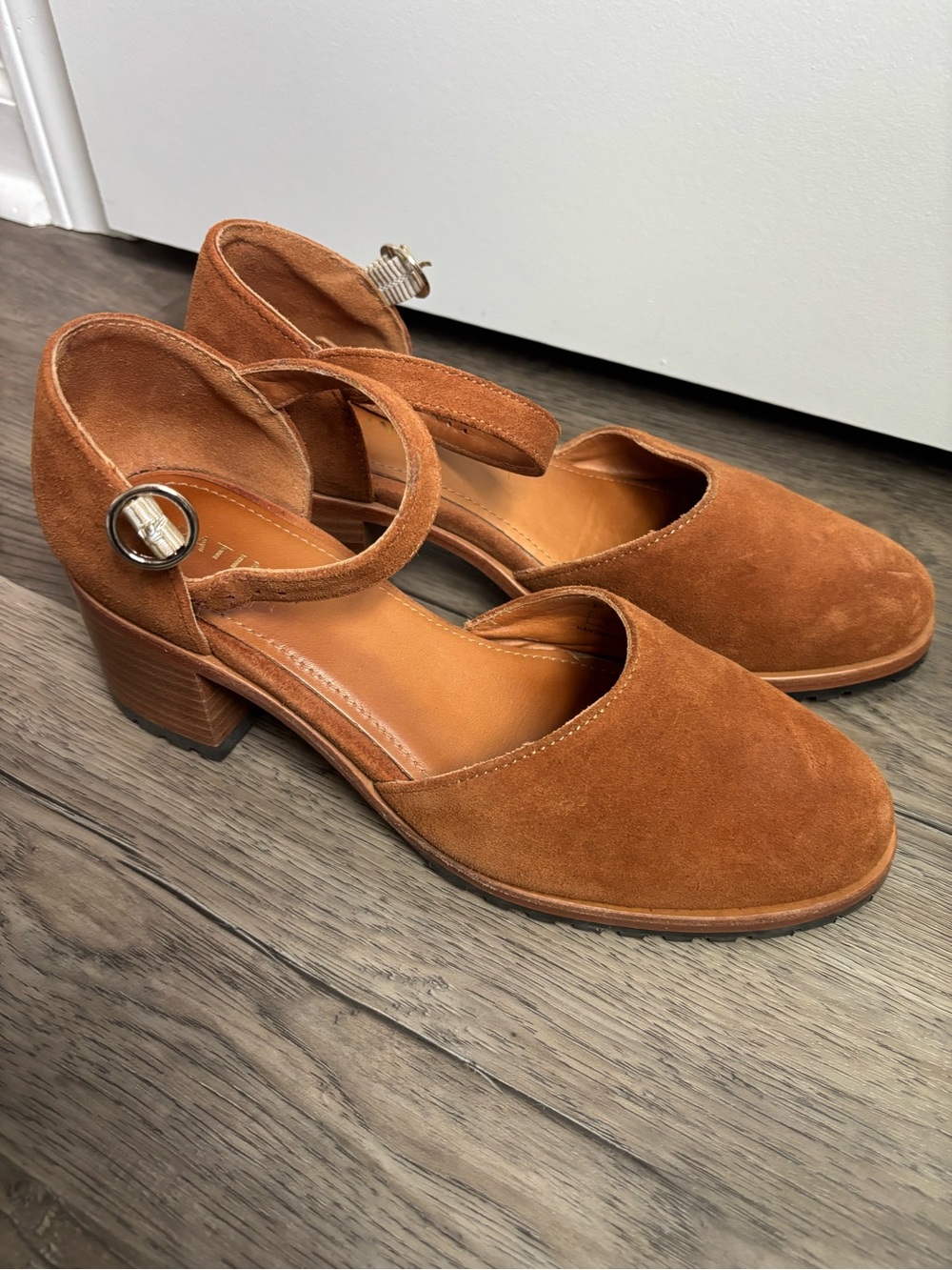 Women’s Suede Mary Jane Block Heel Pumps in Tan
